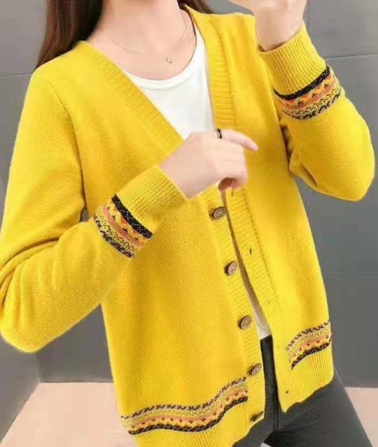 Damen Strickjacke mit kunstvollen Stickdetails und Knopfverschluss EB