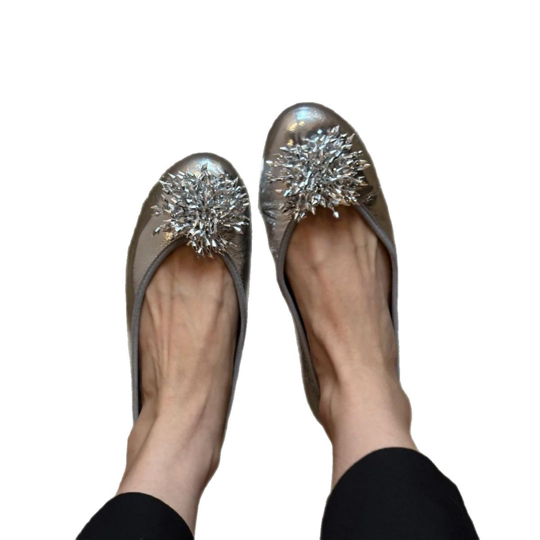 Damen Ballerinas mit außergewöhnlichem Blumendekor und glänzender Oberfläche EB