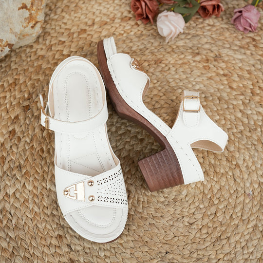 Damen Wedge-Sandaletten mit elegantem Schnallenakzent und luftiger Lochoptik EB