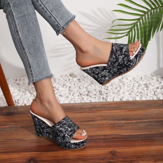 Damen Wedge-Pantoletten mit kunstvollem floralem Muster und komfortablem Fußbett EB