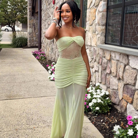 Damen Glamouröses Abendkleid mit Raffungen und Spitze EB