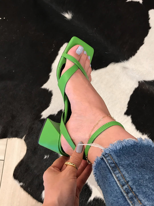 Damen elegante Blockabsatzsandalen mit stilvollen Kreuzriemen EB