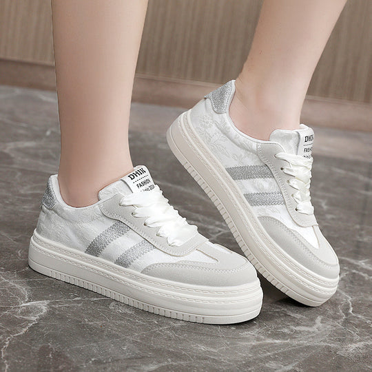 Damen Modische Sneaker mit trendigem Obermaterial und komfortablem Profil EB