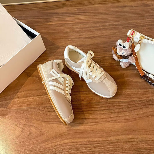 Damen Sportliche Sneakers mit modischen Wildleder- und Lederakzenten EB