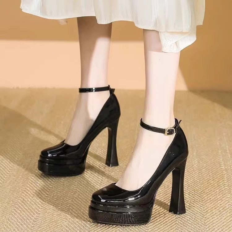 Damen stilvolle Plateau Pumps mit verstellbarem Riemchen EB