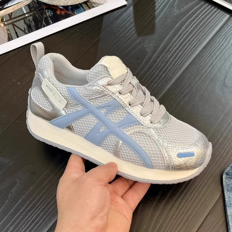 Damen Sportliche Sneakers mit atmungsaktiver Mesh-Oberfläche und eleganten Metallic-Akzenten EB