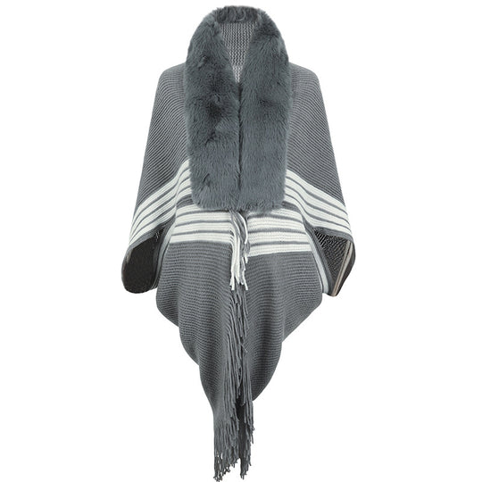 Damen eleganter Strickponcho mit kunstfellbesetztem Kragen und Fransen EB