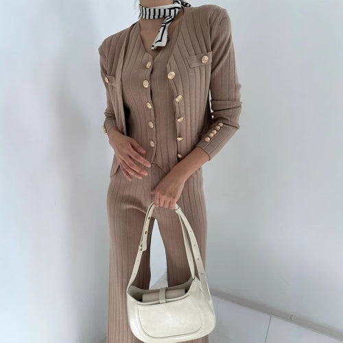 Damen elegantes gestricktes Ensemble mit Knopfdetaillierung EB