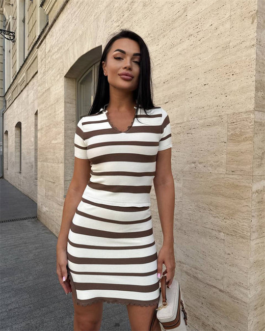 Damen modisches gestreiftes Kleid mit kurzem Ärmel und verspieltem Ausschnitt EB