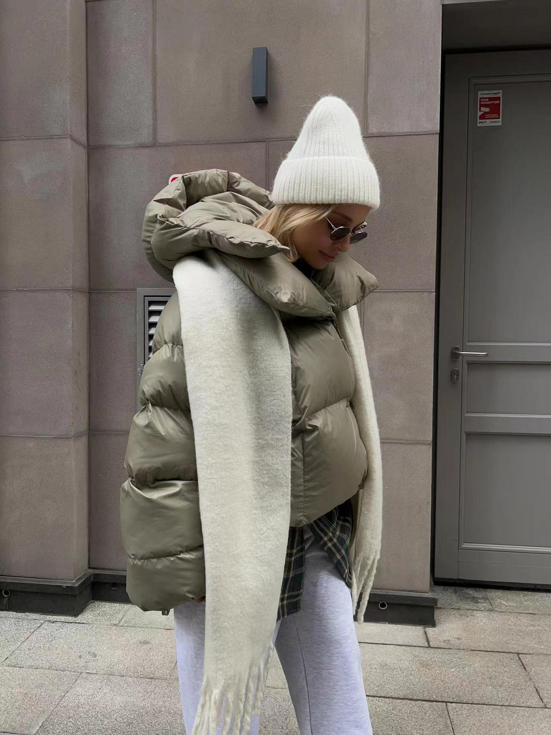 Damen oversized Daunenjacke mit hohem Kragen und voluminösen Ärmeln EB