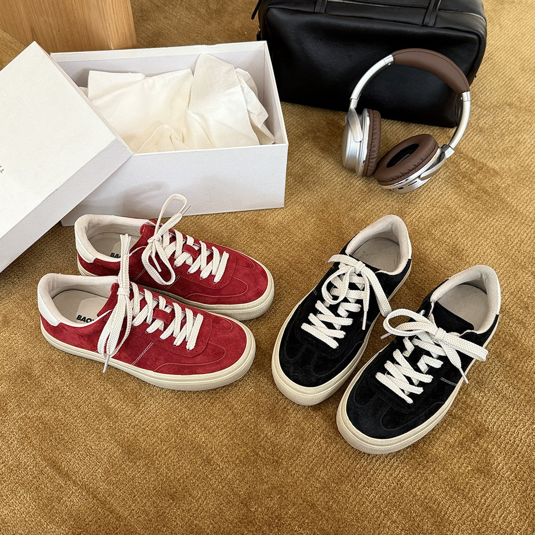Damen Sportliche Sneakers aus hochwertigem Wildleder mit stylischen Schnürdetails EB