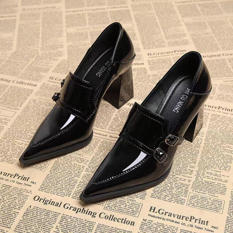 Damen Elegante und modische High-Heel Pumps mit dekorativem Schlag EB