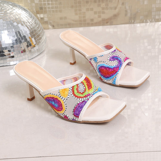 Damen Modische Sandaletten mit buntem Stickdesign und elegantem Schaft EB