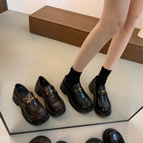 Damen Elegante Mokassins mit modischem Design und goldenen Details EB