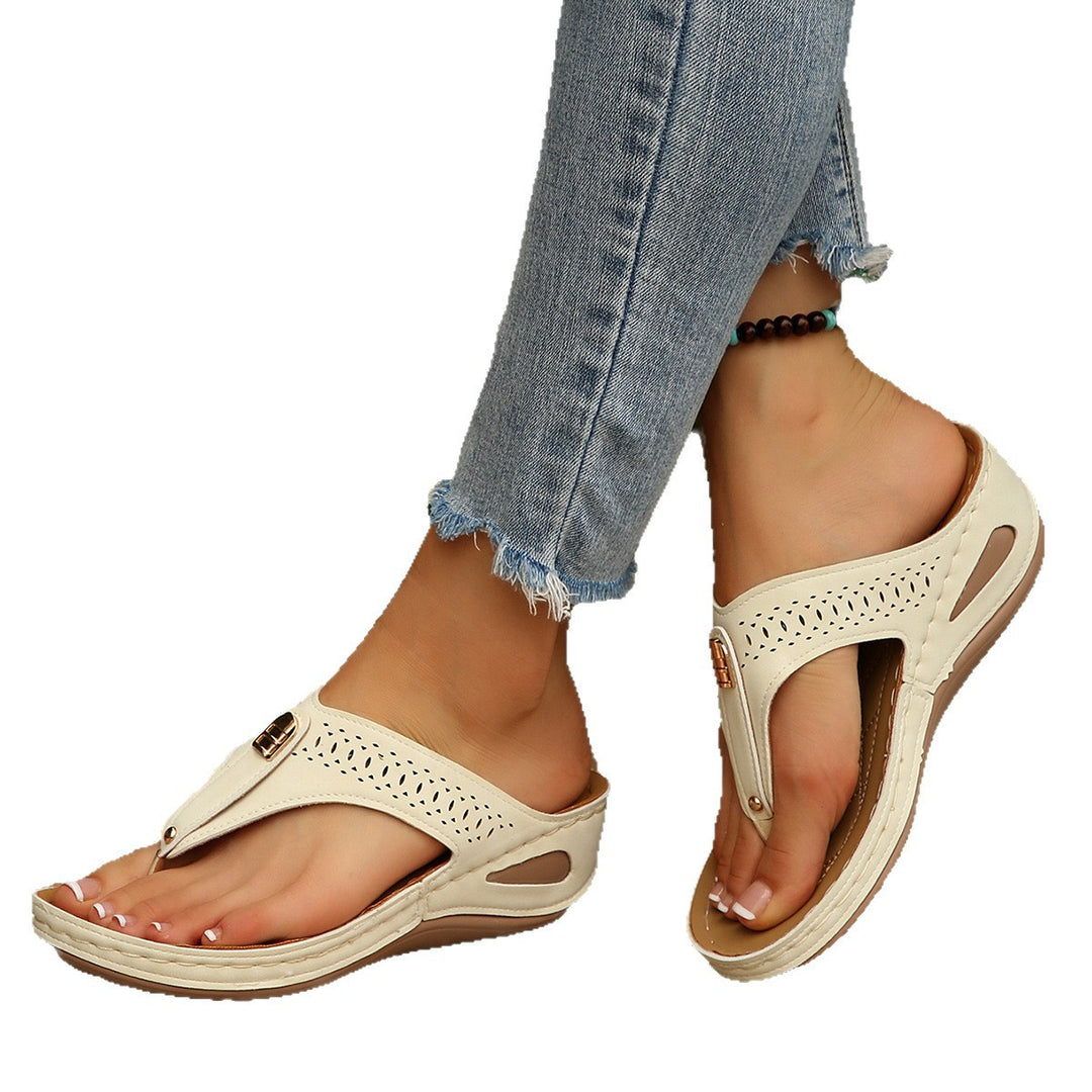 Damen Zehentrenner-Sandalen mit perforierter Oberfläche und Komfortfußbett EB