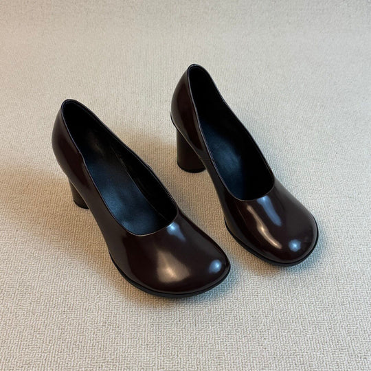 Damen elegante Pumps mit glänzender Lack-Oberfläche und komfortablem Blockabsatz EB