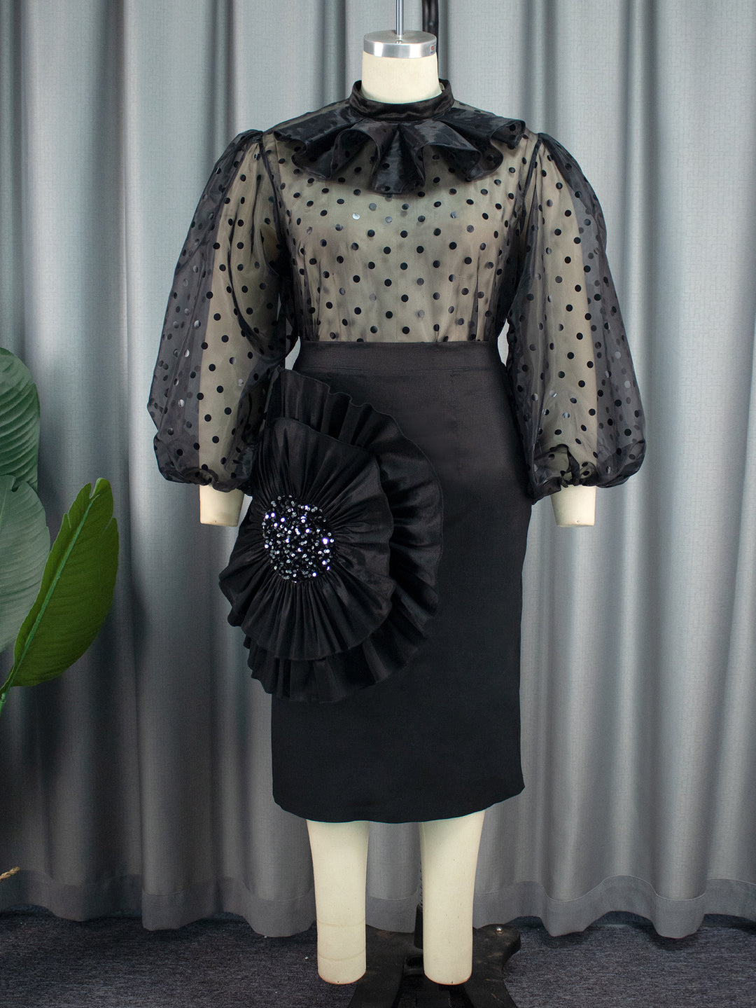 Damen Elegantes Kleid mit transparenten Puffärmeln und Rüschenakzent EB
