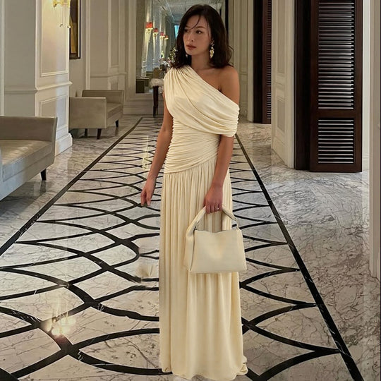 Damen Elegantes asymmetrisches Maxikleid mit Raffungen EB