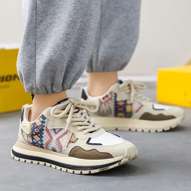 Damen Lifestyle Sneakers mit modernem Ethno-Muster und rutschfester Sohle EB