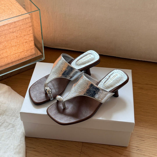 Damen Elegante Zehentrenner-Sandaletten mit modischem Riemendesign und dekorativer Schnalle EB