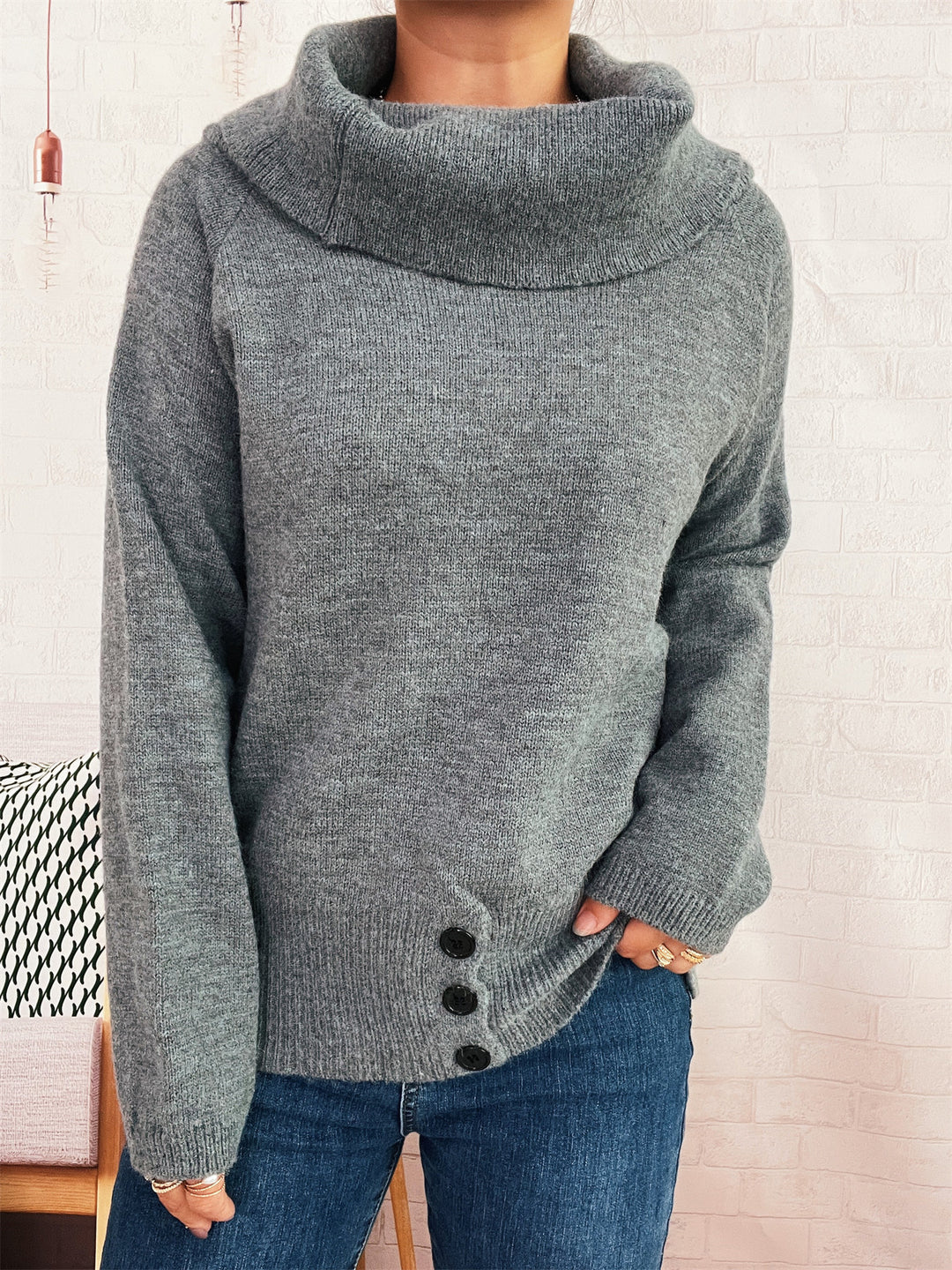 Damen Pullover mit weichem Kragen und dekorativen Knöpfen EB