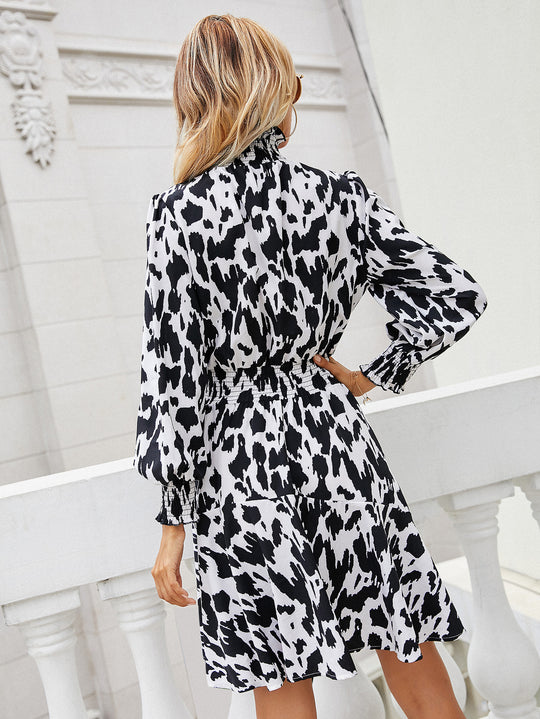 Damen Kleid mit hohem Kragen und elastischem Taillenzug EB