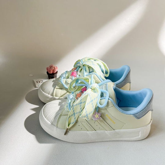 Damen Sneakers mit verspieltem Design und einzigartigen Schnürungen EB