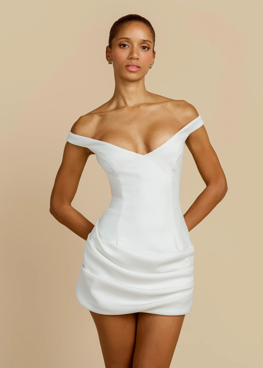 Damen Elegantes schulterfreies Minikleid mit raffiniertem Drapierungsdesign EB