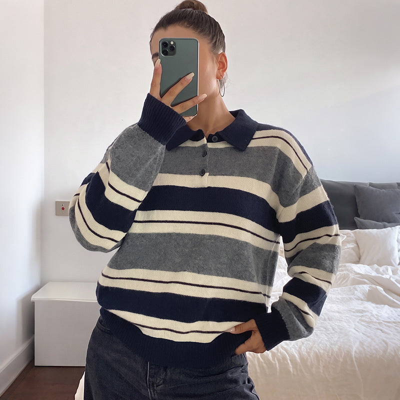 Damen Oversize-Strickpullover mit Polokragen, Streifenmuster und Knopfblende EB
