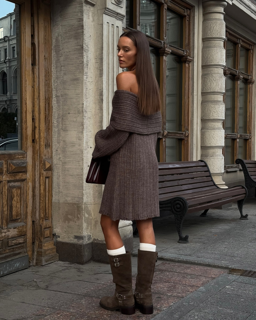 Damen Strickkleid im Off-Shoulder-Stil mit feinstructuriertem Farbverlauf EB