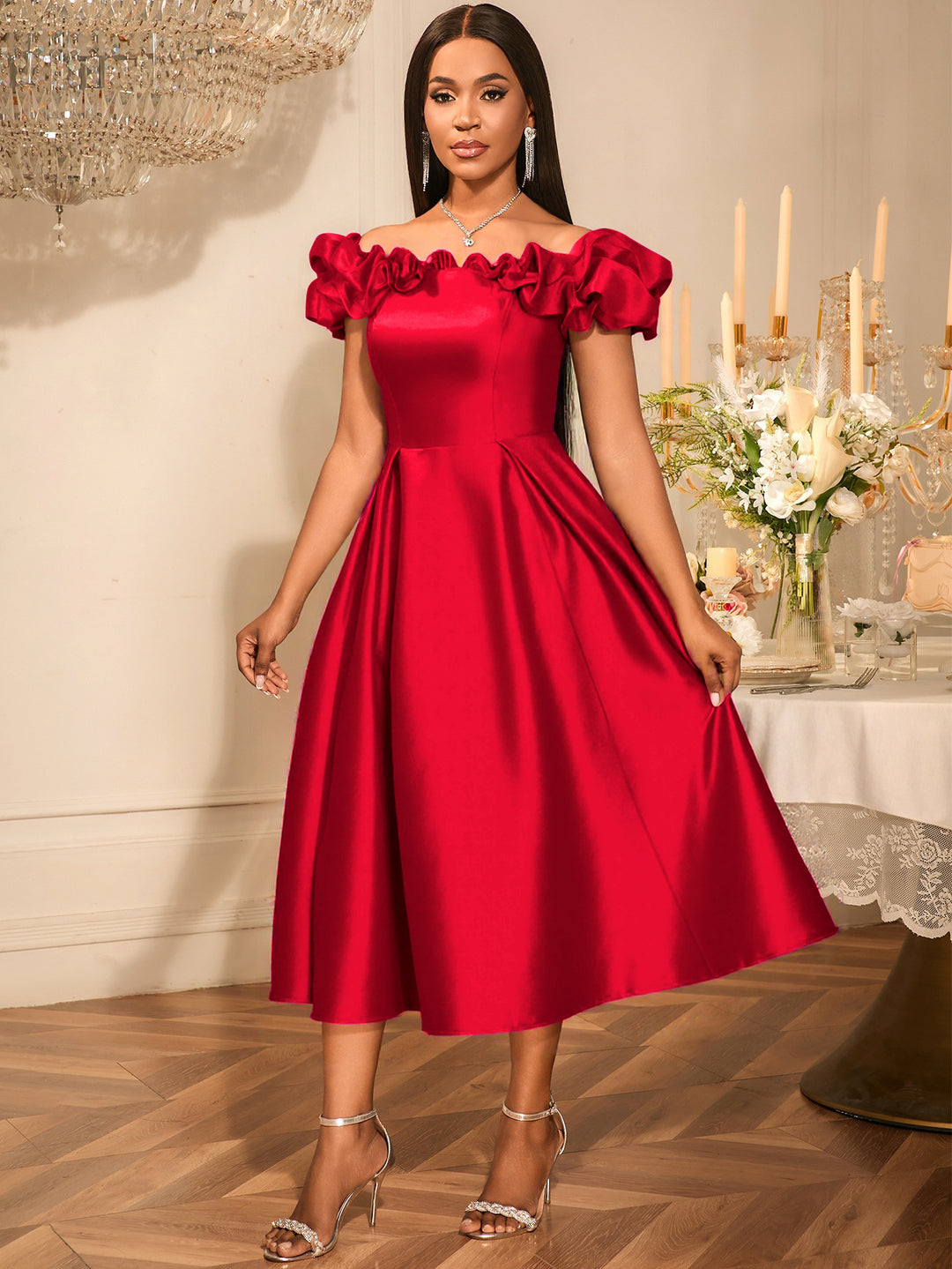 Damen Cocktailkleid mit schulterfreiem Design und voluminösen Rüschendetails EB
