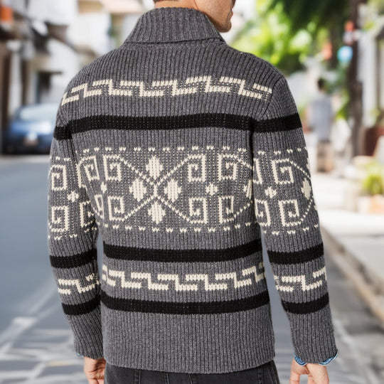 Herren Strickjacke mit kunstvollem Muster und hohem Kragen EB