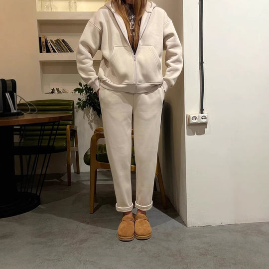 Damen lässiges Fleece-Zweiteiler mit Oversize-Kapuzenjacke und tapered Joggerhose Eichborn Berlin