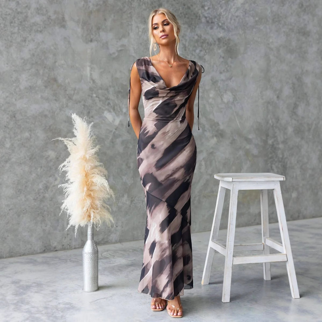Damen Maxikleid mit elegantem Wasserausschnitt und floralen Akzenten EB