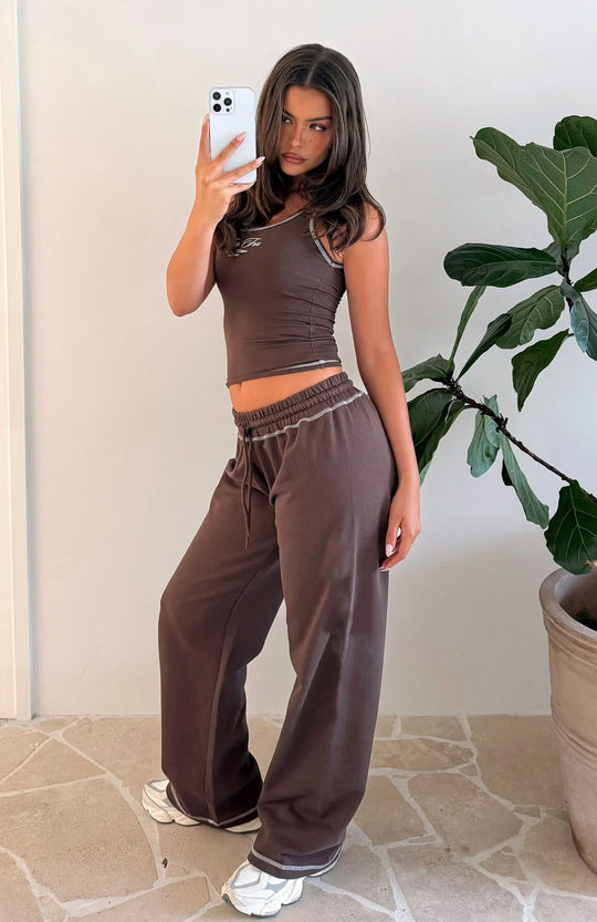 Damen lässiges Crop-Top und weite High-Waist Lounge-Jogginghose Set Eichborn Berlin
