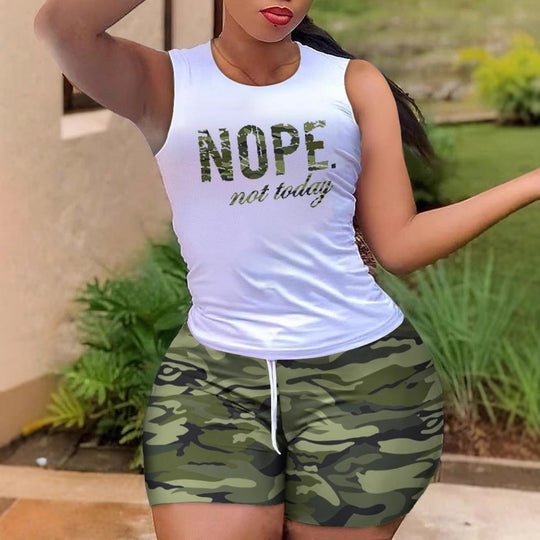 Damen Sportliches Tanktop mit Camouflage Shorts EB