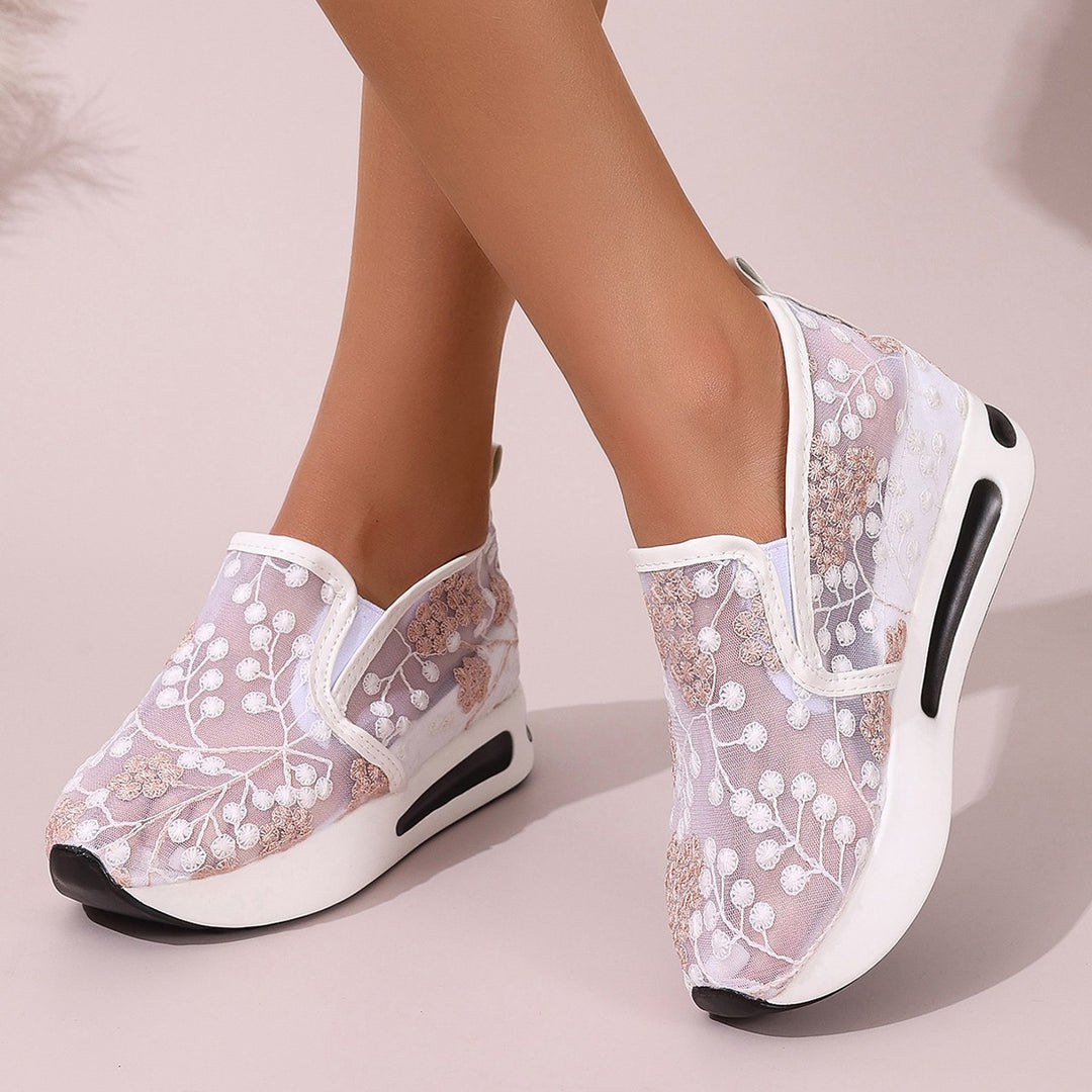 Damen Elegante und luftige Sneakers mit floraler Bestickung EB