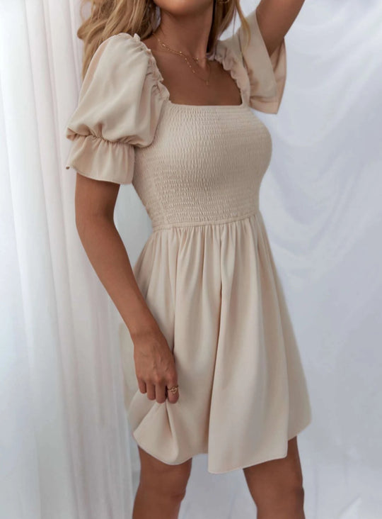Damen kurzes Kleid mit Puffärmeln und gerafftem Oberteil EB