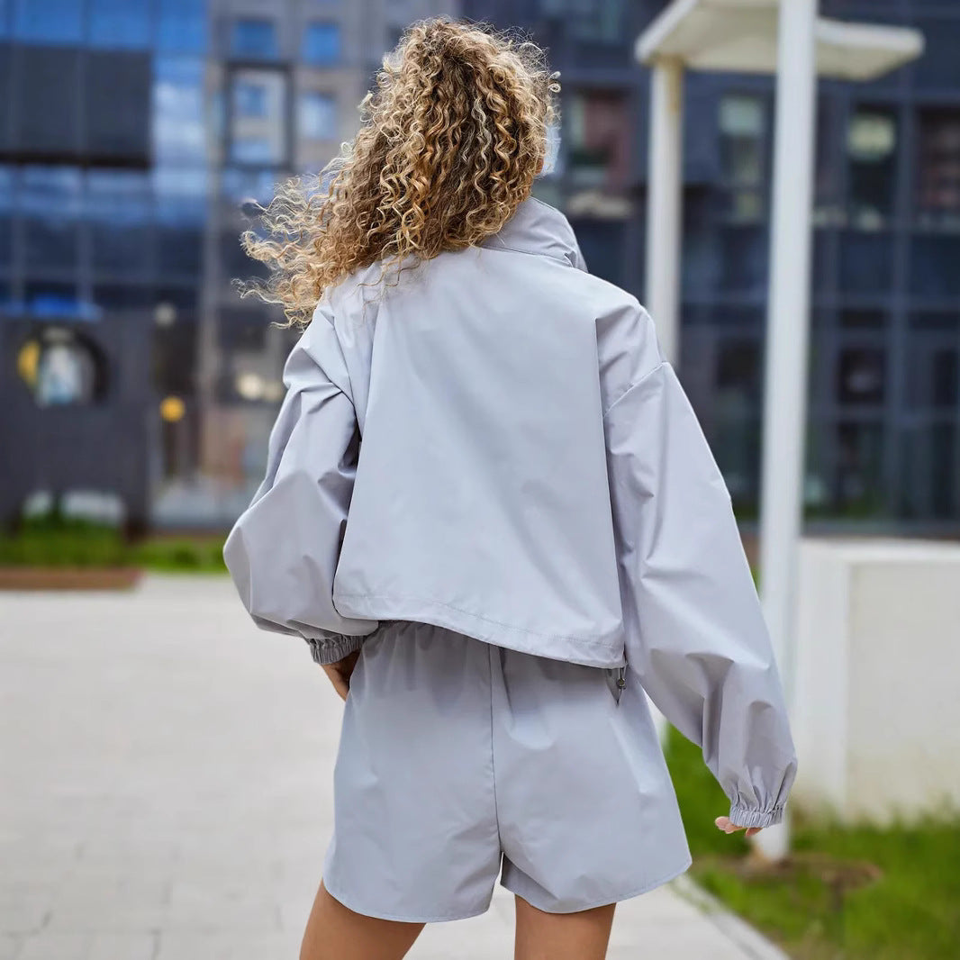 Damen lässiges Sport-Set mit winddichter Jacke und bequemen Shorts EB