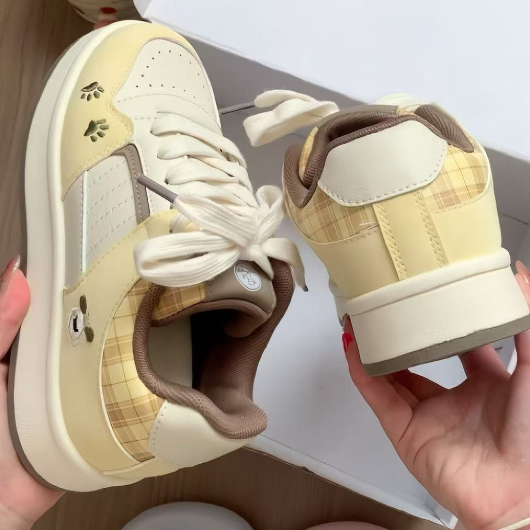Damen Freizeitsneakers mit karierter Applikation und weicher Polsterung EB