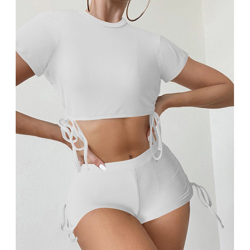Damen sportliches Crop-Top mit verspielten Bindebändern und Shorts EB