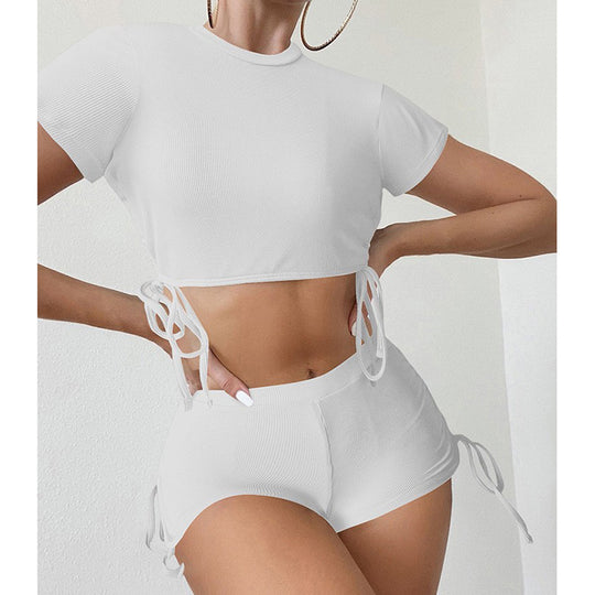 Damen sportliches Crop-Top mit verspielten Bindebändern und Shorts EB