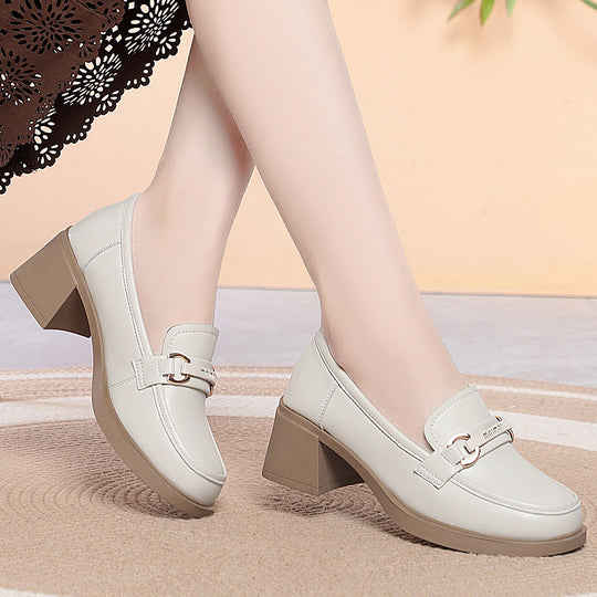Damen Elegante Mokassins mit robustem Blockabsatz und modischem Kettendetail EB