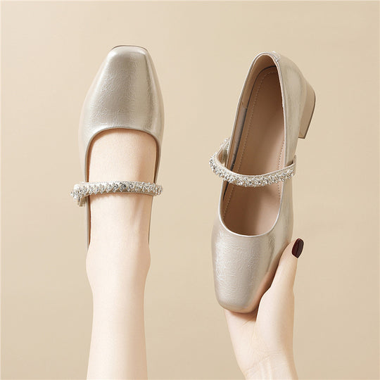 Damen elegante Pumps mit modischem Riemen und Schmuckdetails EB