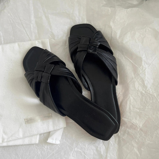 Damen Elegante Riemensandalen mit modernen Faltendetails EB