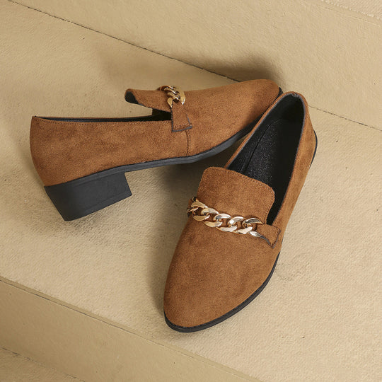 Damen Veloursleder-Loafer mit goldener Kettenapplikation und kleinem Blockabsatz EB