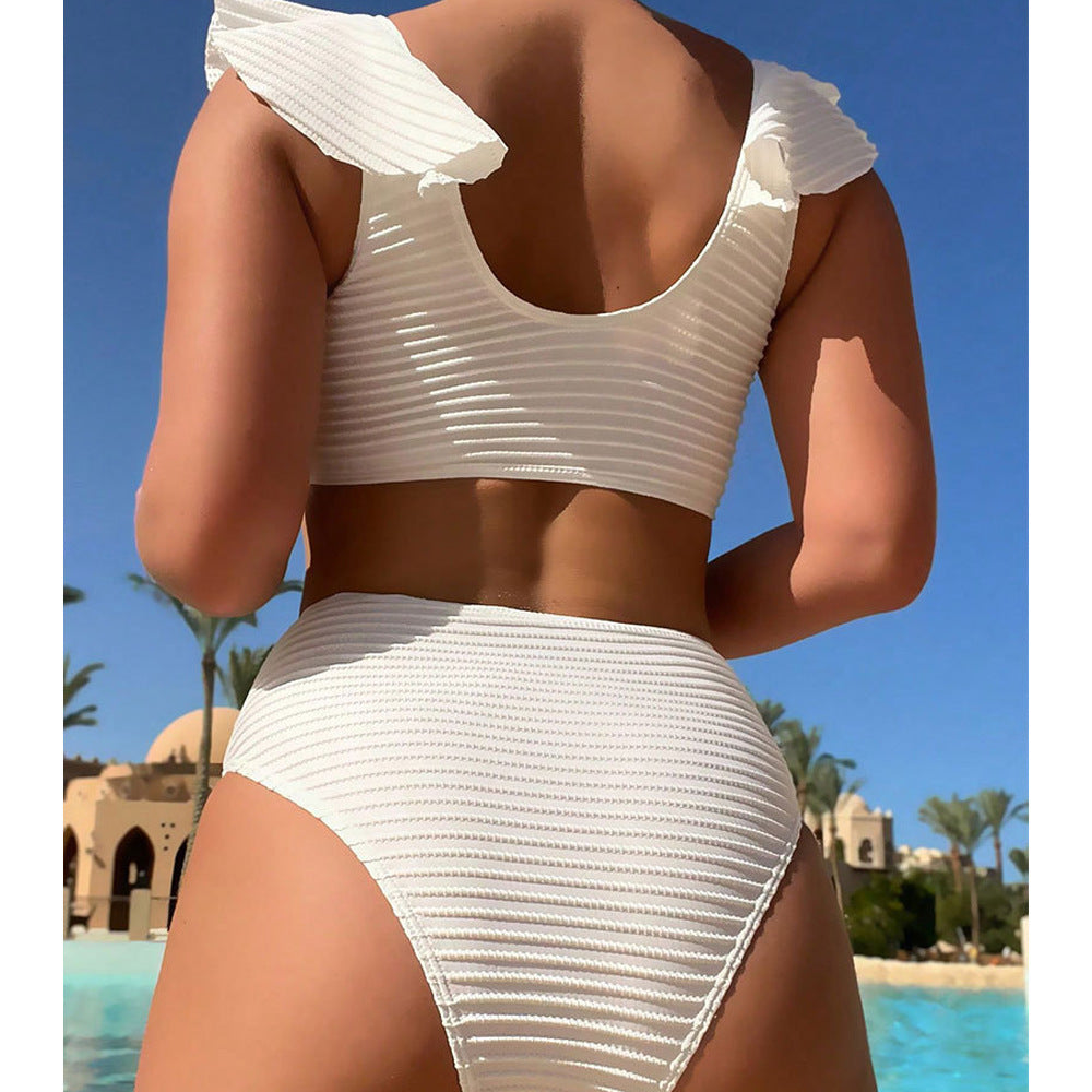 Damen hochtailliertes Bikini-Set mit Rüschendetails und goldenen Akzenten EB