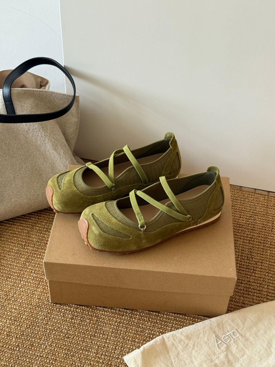 Damen Komfortable Ballerinas mit elastischem Riemchen und gepolsterter Innensohle EB
