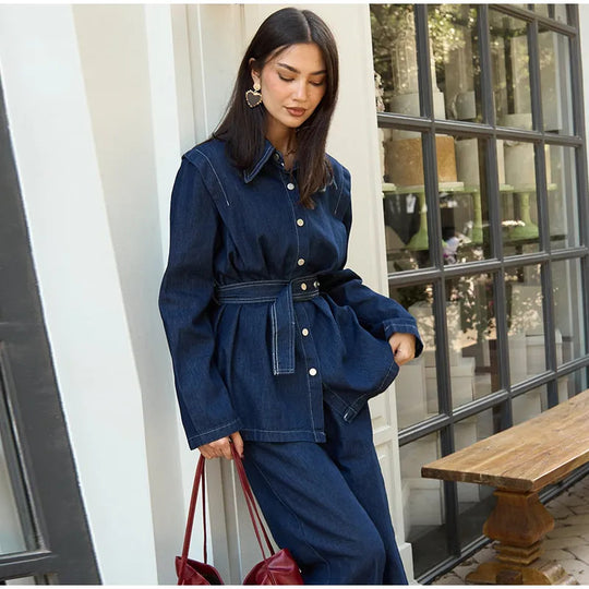 Damen modischer Jeansmantel mit tailliertem Gürtel EB