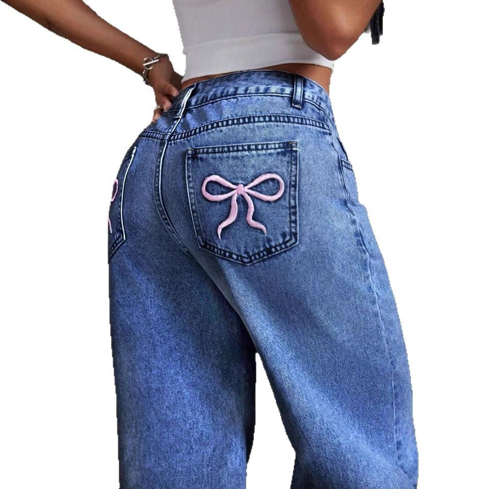 Damen Weit geschnittene Jeans mit kräftigen Kontrastnähten und verspielt gestickten Taschen EB